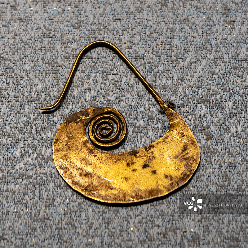 山西太原山西博物院商代金饰图片素材