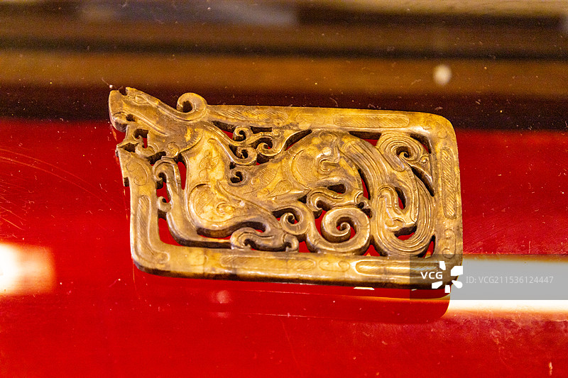 番禺宝墨园藏双龙头透雕璜图片素材