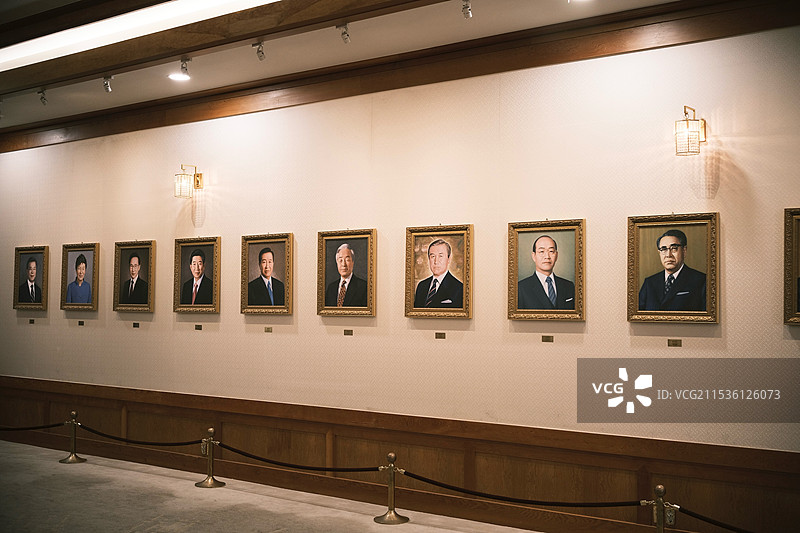 韩国·首尔·青瓦台内部·历任总统画像图片素材