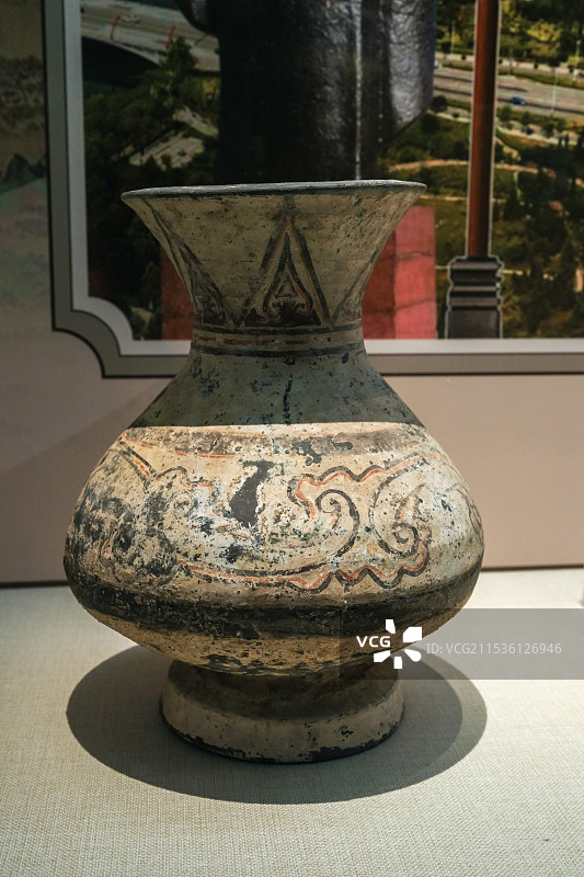 彩绘灰陶壶（二级文物） 汉代 禹城市邢寨汪遗址出土 德州市博物馆藏  济南市博物馆-济南历史暨馆藏文图片素材