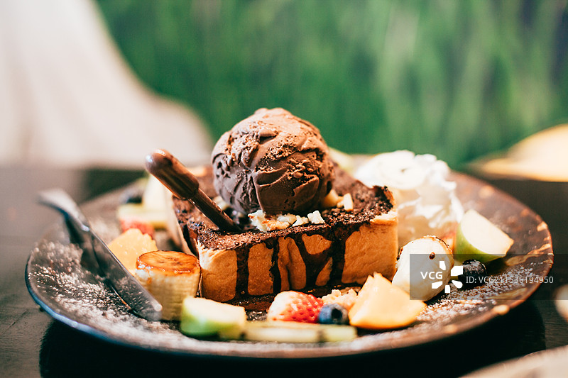 甜品，面包吐司冰淇淋球图片素材