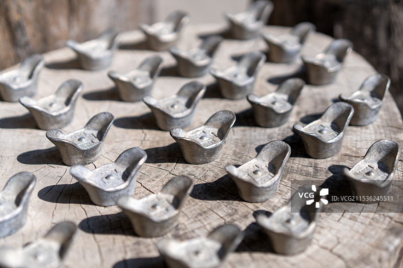 古代票号里的银锭，银元宝图片素材