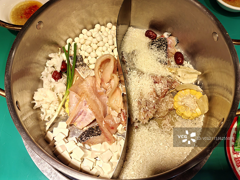 广东粥底火锅鸳鸯锅底图片素材