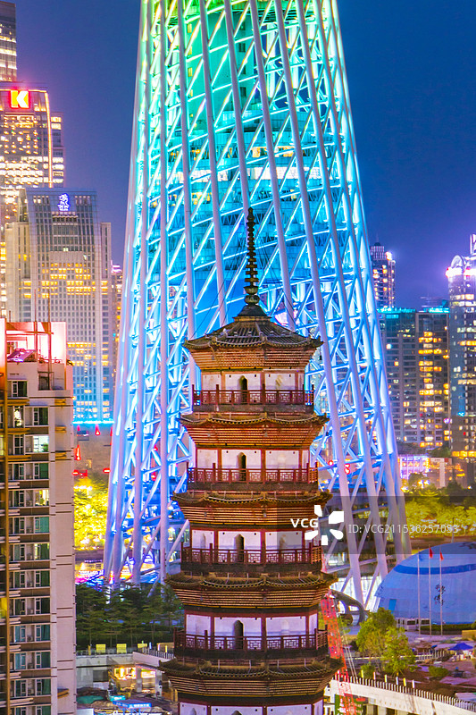 广州塔赤岗塔夜晚图片素材