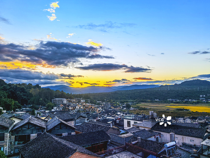 日落时刻：和顺古镇图片素材