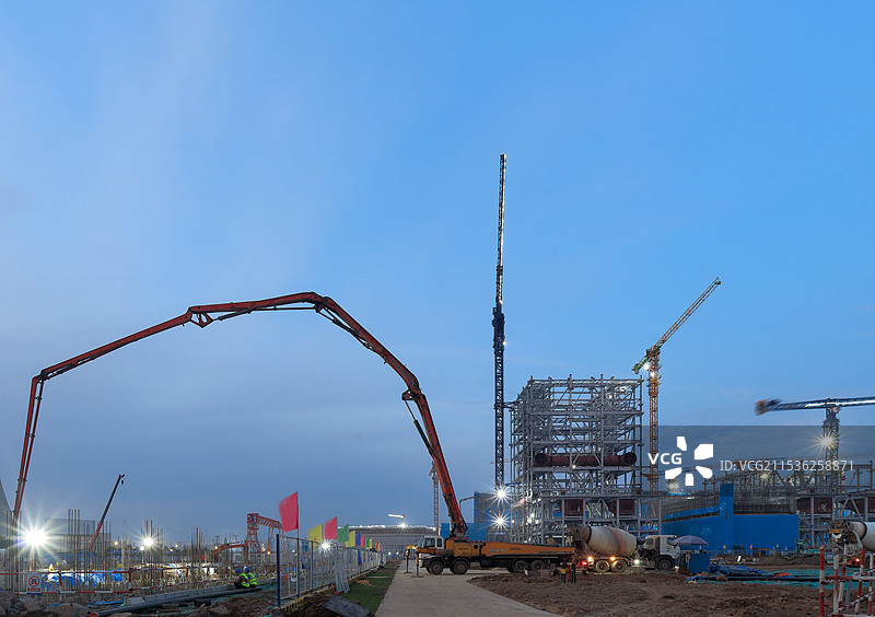 建筑施工现场夜景图片素材