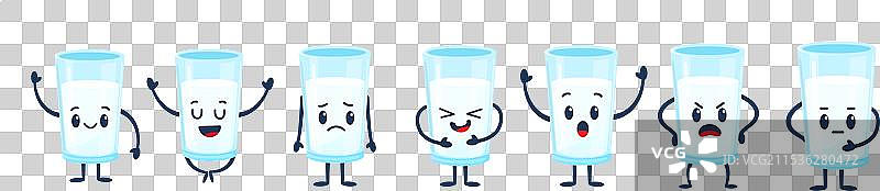 可爱的孩子们在早餐时喝牛奶的玻璃杯图片素材