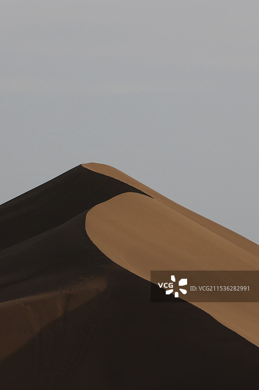 晴空下的沙漠风景图片素材