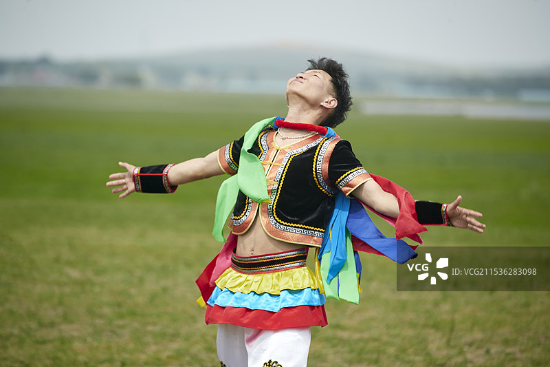 草原那达慕大会上的蒙古摔跤手图片素材