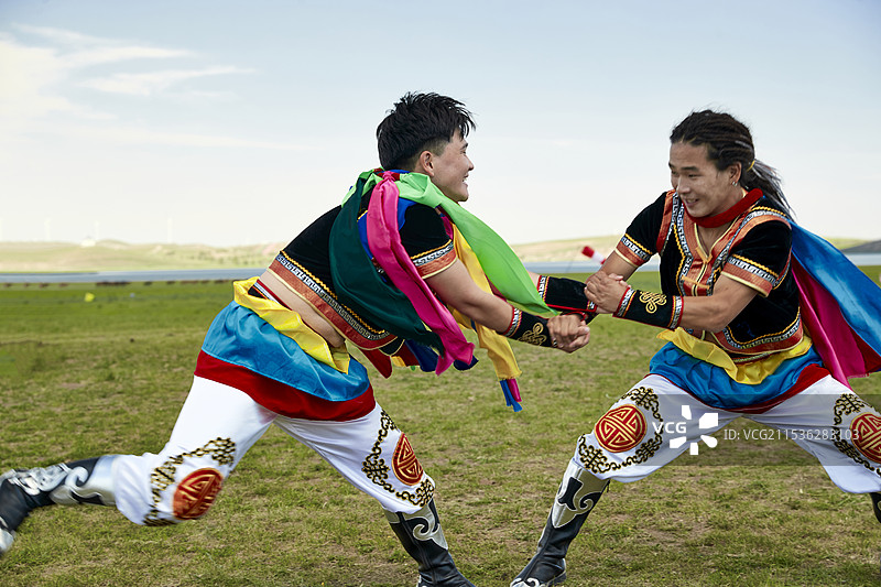草原那达慕大会上的蒙古摔跤手图片素材