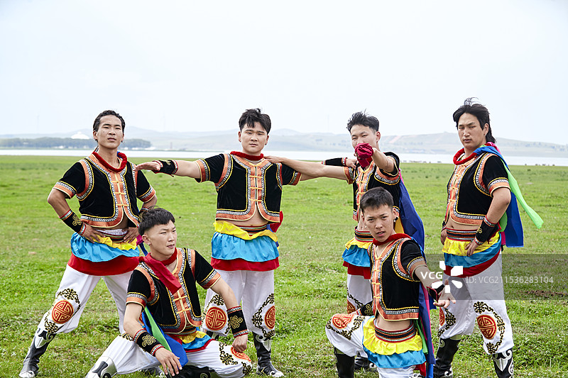 草原那达慕大会上的蒙古摔跤手图片素材