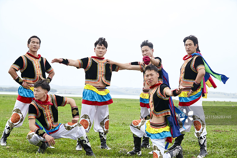 草原那达慕大会上的蒙古摔跤手图片素材