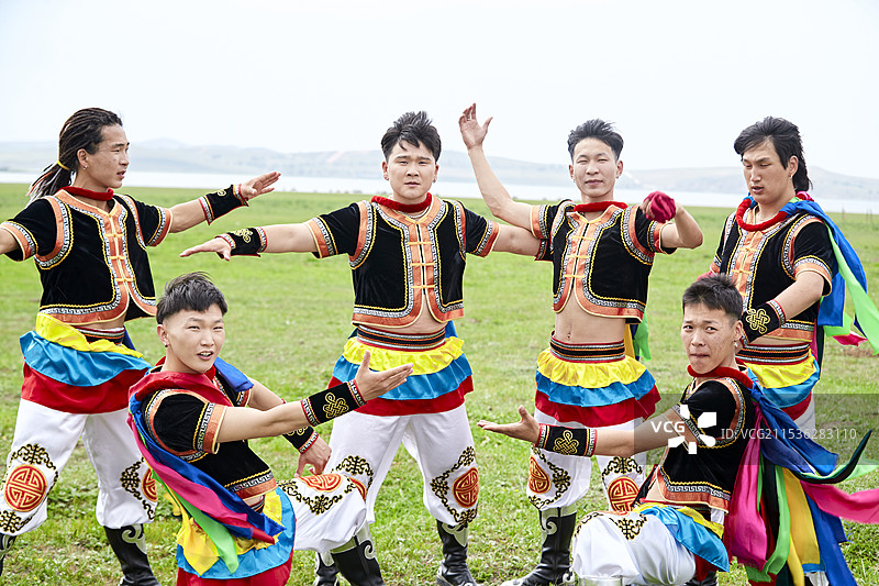 草原那达慕大会上的蒙古摔跤手图片素材