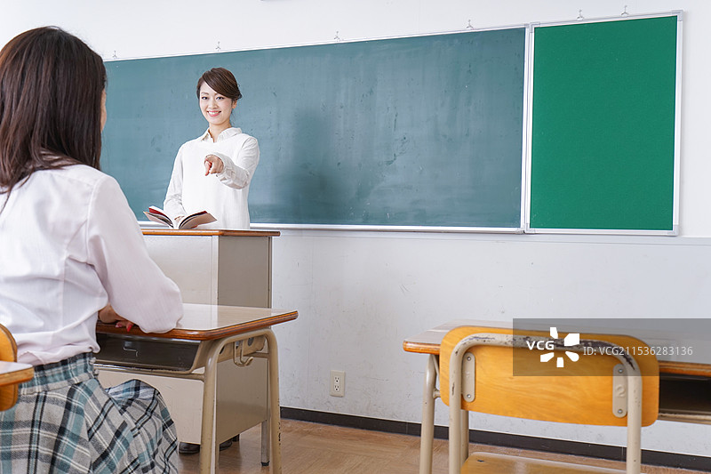 老师在学校授课图片素材