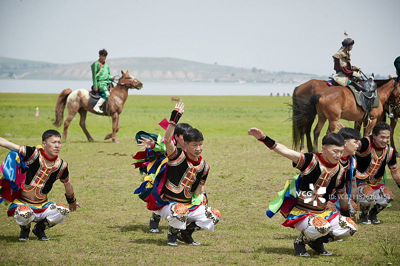 草原那达慕大会上的蒙古摔跤手图片素材