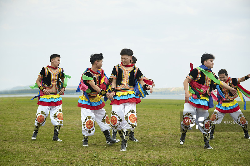 草原那达慕大会上的蒙古摔跤手图片素材