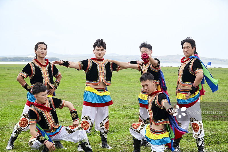 草原那达慕大会上的蒙古摔跤手图片素材