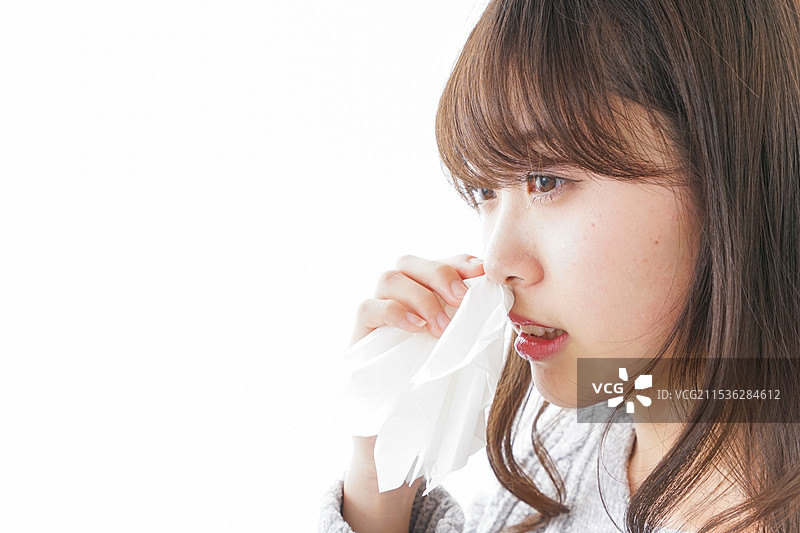 鼻子流血的女人图片素材