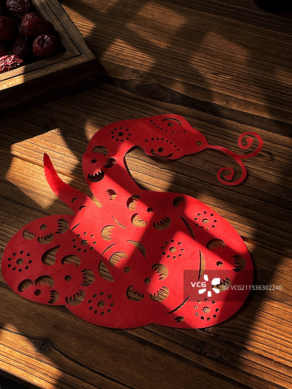 蛇年剪纸窗花，蛇图片素材