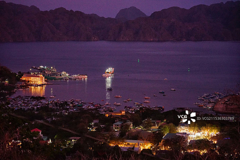 菲律宾，科隆岛Coron Island，十字架山Tapyas Mountain，俯瞰夜景图片素材