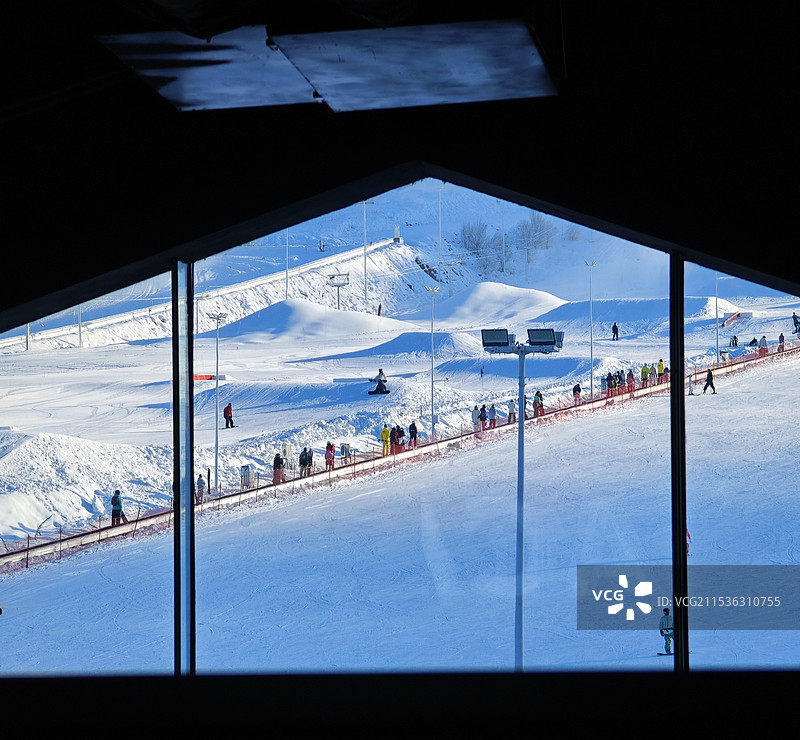 将军山窗外滑雪场图片素材