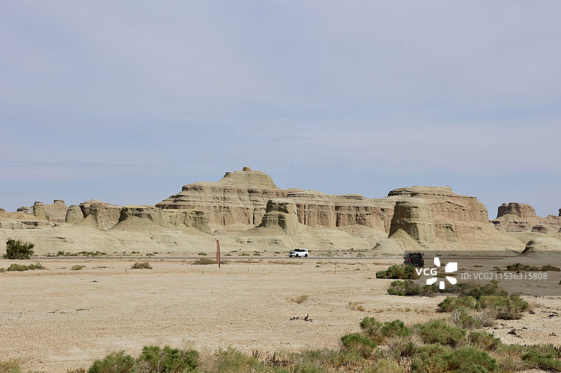 地理书上的雅丹地貌看到了图片素材