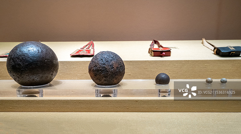各种类型炮弹 1812年 山东博物馆“从平凡到非凡：拿破仑与法兰西的变革时代”展图片素材