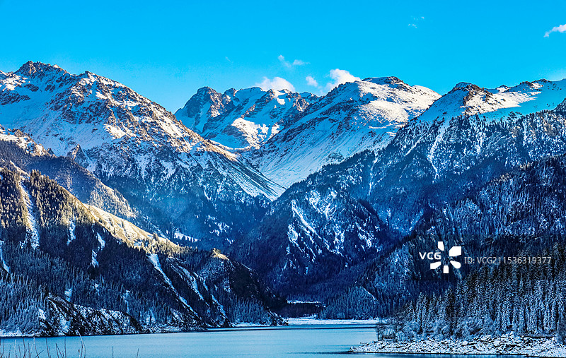 冬季新疆天山天池风景图片素材