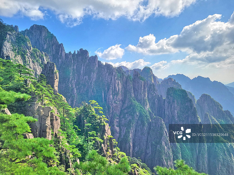 安徽黄山西海大峡谷内的著名景观仙人晒靴图片素材