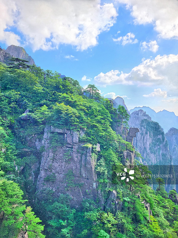 安徽黄山西海大峡谷内的著名景观仙人晒靴图片素材