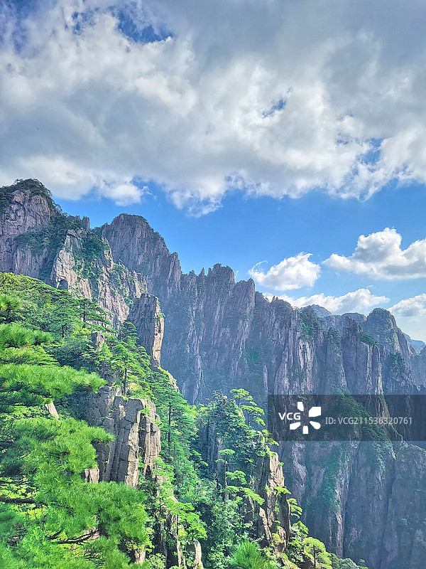 安徽黄山西海大峡谷内的著名景观仙人晒靴图片素材