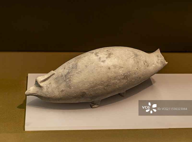 江豚形陶壶 新石器时代 吴江梅堰出土 南京博物院图片素材