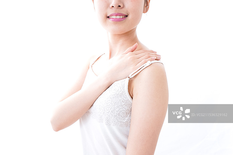 女人涂抹面霜图片素材