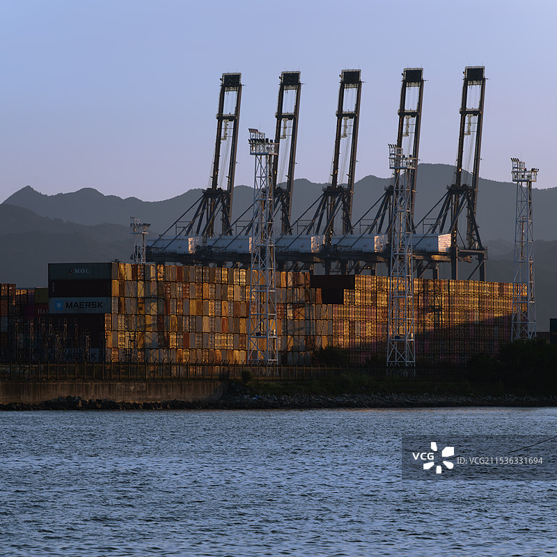 傍晚的海港 黄昏 盐田港 海洋运输图片素材