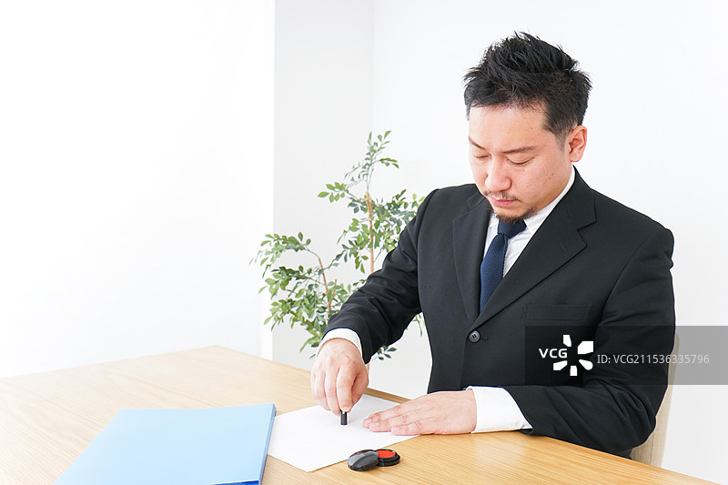 商人签订合同图片素材