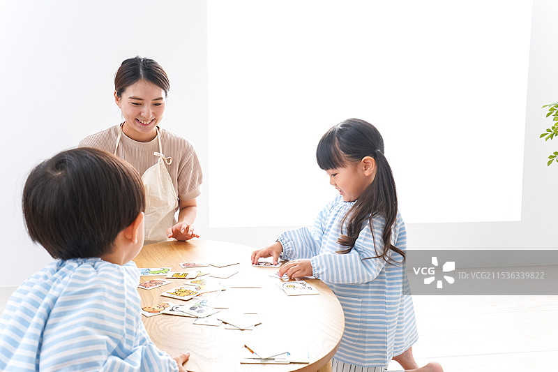 幼儿园的孩子们在学习图片素材
