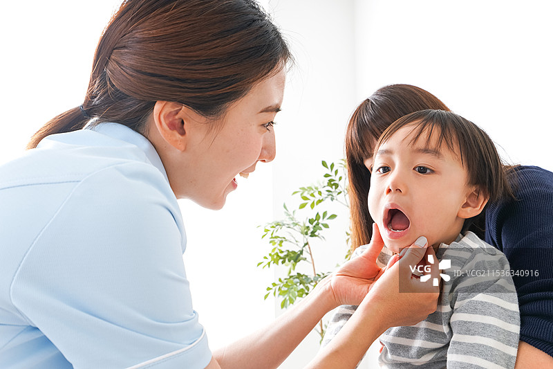 牙医与孩子图片素材