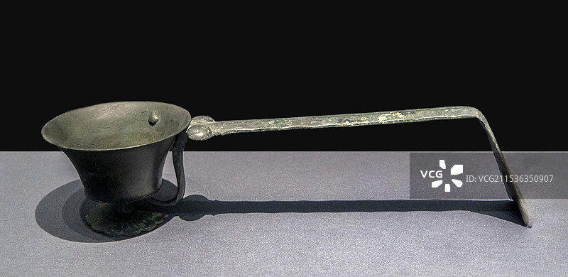 湖北省宜昌博物馆“千载峡州”展：鹊尾铜香炉（南朝，1979年当阳市长坂坡M1出土）图片素材