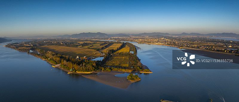 杭州西湖区钱塘江双浦五丰岛清晨风光图片素材