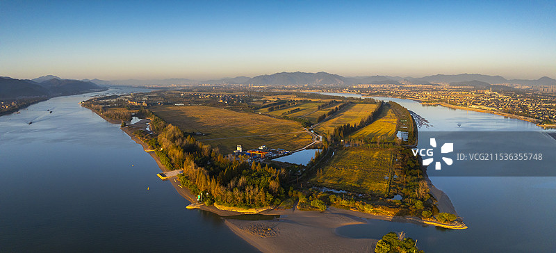 杭州西湖区钱塘江双浦五丰岛清晨风光图片素材
