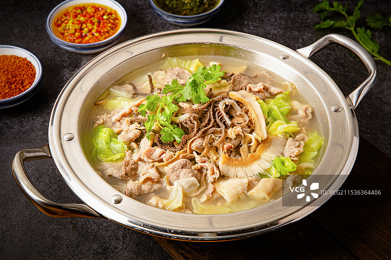 特色翘脚牛肉牛杂图片素材