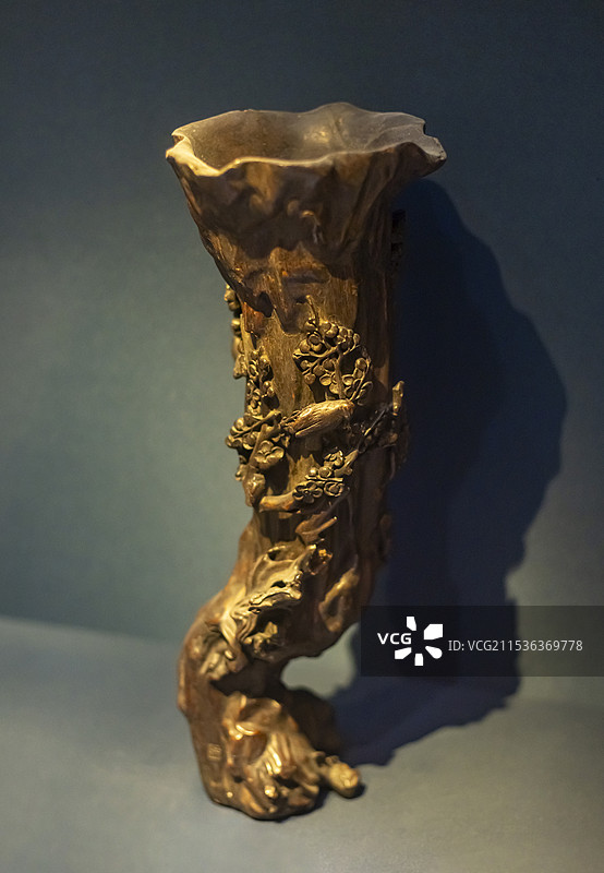 紫檀雕梅雀纹花插 清 南京博物院图片素材