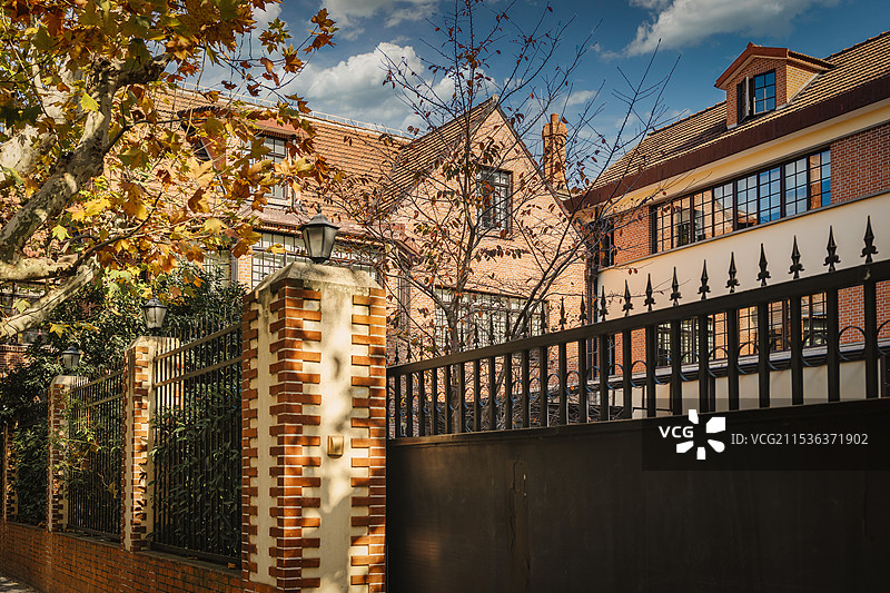 秋季清晨上海徐汇区衡复风貌区风景图片素材