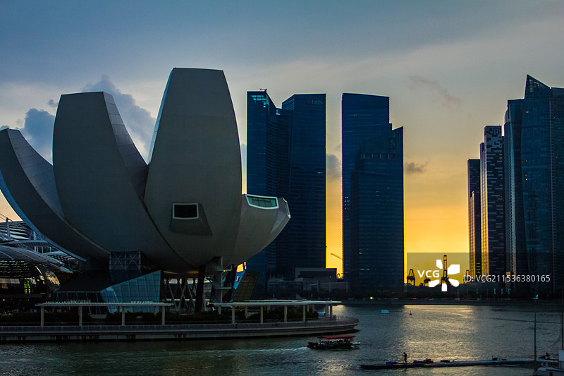 日落时的新加坡艺术科学博物馆图片素材