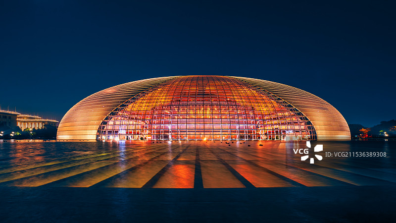 北京中国国家大剧院的璀璨之夜图片素材