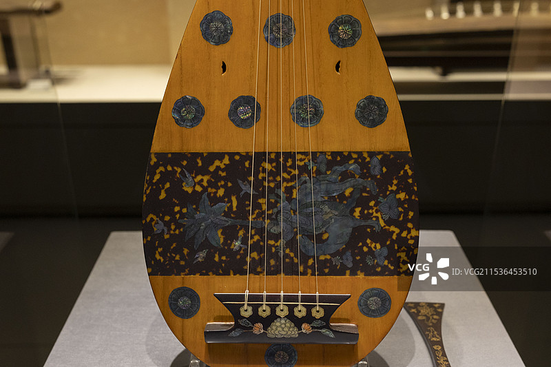 中华民族传统音乐琴弦乐器文物特写图片素材