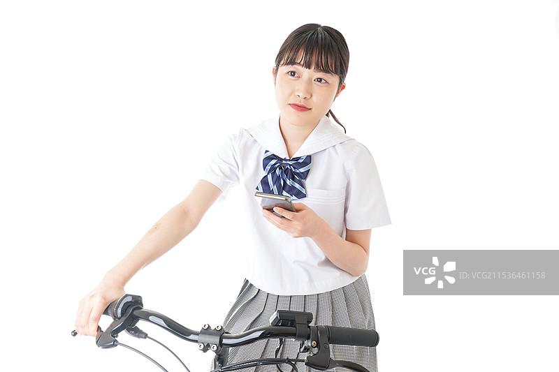 年轻学生骑自行车使用智能手机图片素材