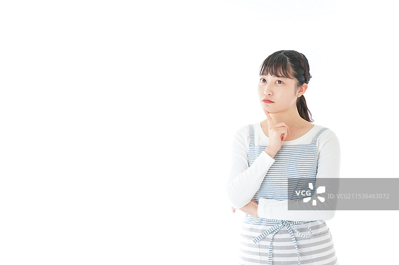 焦虑的年轻家庭主妇图片素材