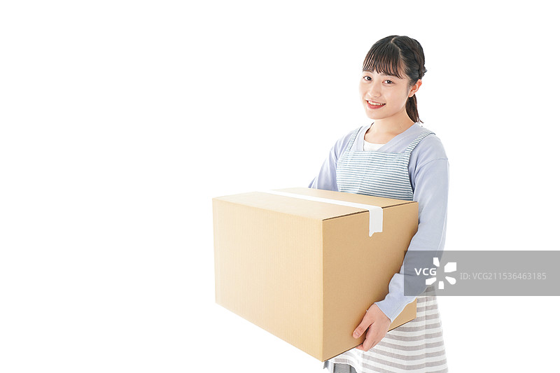 年轻的家庭主妇在收快递图片素材