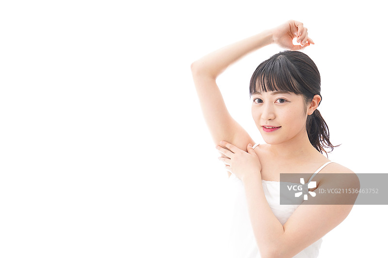 年轻女性对自己的腋下感到担忧图片素材